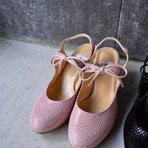 ネブローニ リネン パイソン コンビバックストラップパンプス