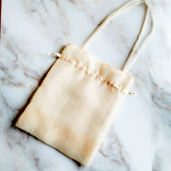 オーガンジーの刺繍バッグ (2way A4サイズ)　ベージュ×パール刺繍 5枚目の画像