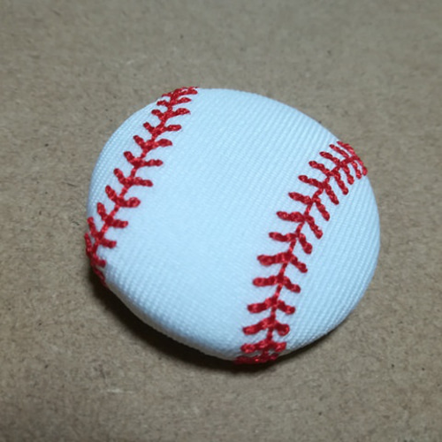 お気に入り アクセサリー/野球ボール刺繍入りくるみボタン38mm白×赤 その他