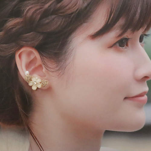 ⭐お花のカボションと水引の片耳用 イヤーカフ 和風 和モダン