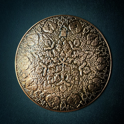 ペルシャの銅皿　飾り皿（ガラムザニー）Φ20ｃｍ【GHALAM ZANI -012】 3枚目の画像