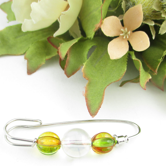 ちょっとした噂話は、私の心とクォーツを揺さぶるから、もう少し温めてほしい。<カブトピンブローチ>SB873 1枚目の画像