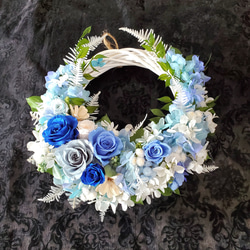 ブルー&ホワイトのバラとアジサイリース、プリザーブドフラワー、紫陽花リース、各種プレゼントに(Creema限定)受注制作 5枚目の画像
