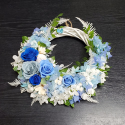 ブルー&ホワイトのバラとアジサイリース、プリザーブドフラワー、紫陽花リース、各種プレゼントに(Creema限定)受注制作 1枚目の画像