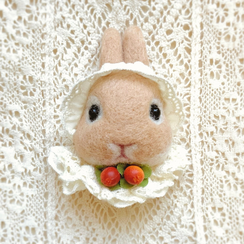 うちの子オーダー】羊毛フェルトのうさぎさん 可愛いブローチ、世界に