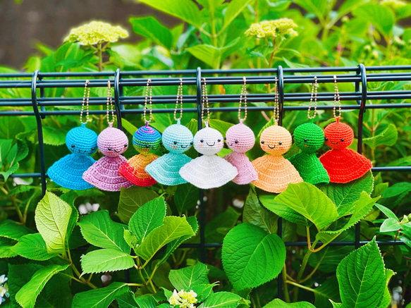 梅雨限定 晴れを願う“レインボーてるてる坊主”編みぐるみ 飾り 置物