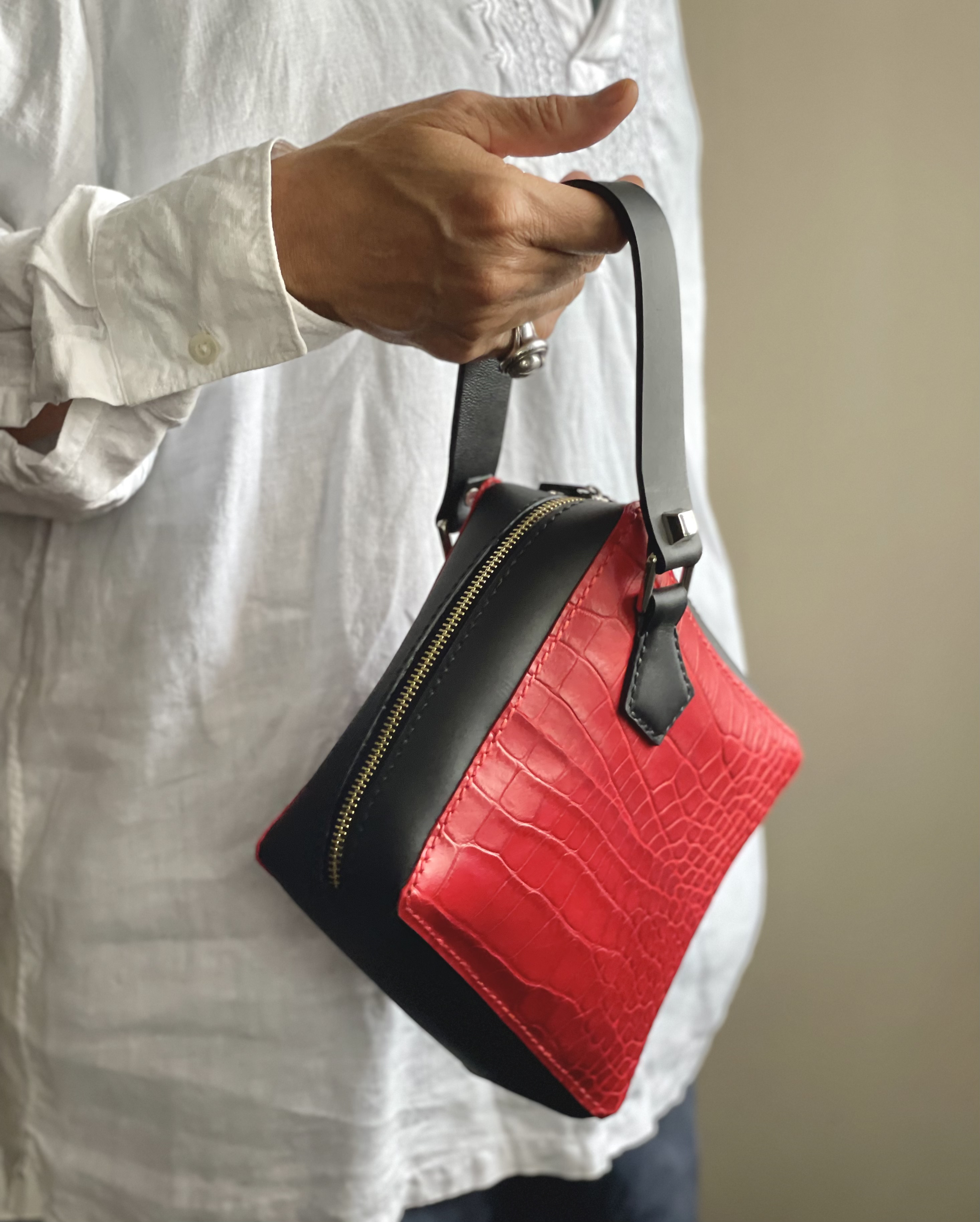 Zemoneni  手作り 動物の出没 collection 手縫い 牛革 クロスボディバッグj n