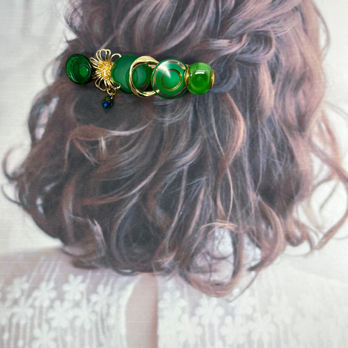 エメラルドグリーンのヘアクリップ ヘアクリップ・バナナクリップ