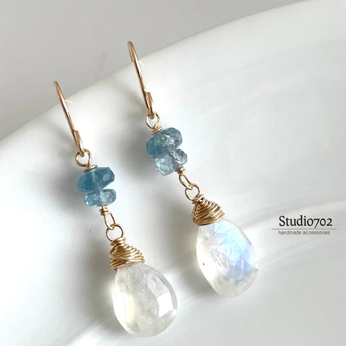 14kgfブラックカラー&クリアシックカラーオパールふさふさピアス