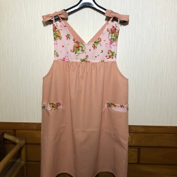 ハンドメイド　エプロン　保育士　介護士　専用 エプロン 保育士 介護士 ピンク いちご エプロン nobuhiro 通販