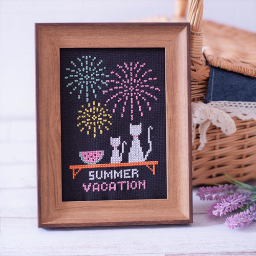 クロスステッチキット』 夏の夜空花火を見上げる猫の親子 図案・布