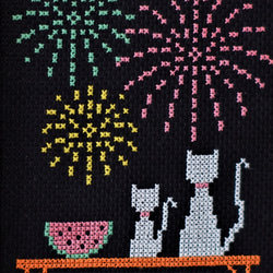 クロスステッチキット 夏の夜空『花火を見上げる猫の親子』図案・布・刺繍糸がセットの簡単刺繍キット 11枚目の画像