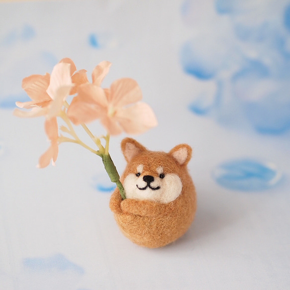 【受注製作】柴犬とあじさい・羊毛フェルト・お花を差し替えて使えます 2枚目の画像