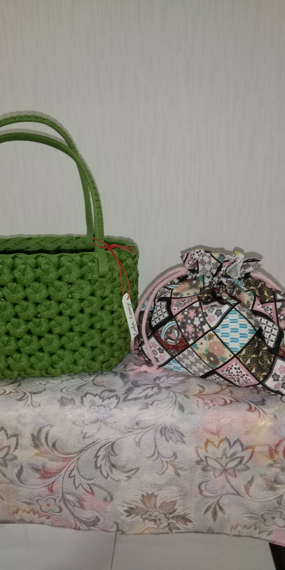 花結び編みのかごバッグ 3枚目の画像