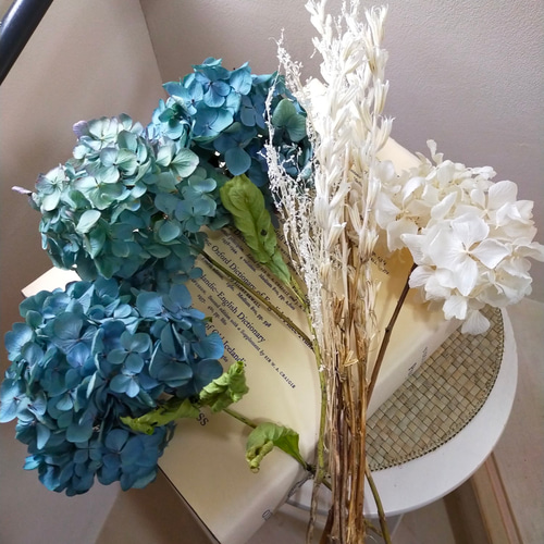 人気大割引 秋色紫陽花ドライフラワーと白い紫陽花と白い野草のセット フラワー・ガーデニング
