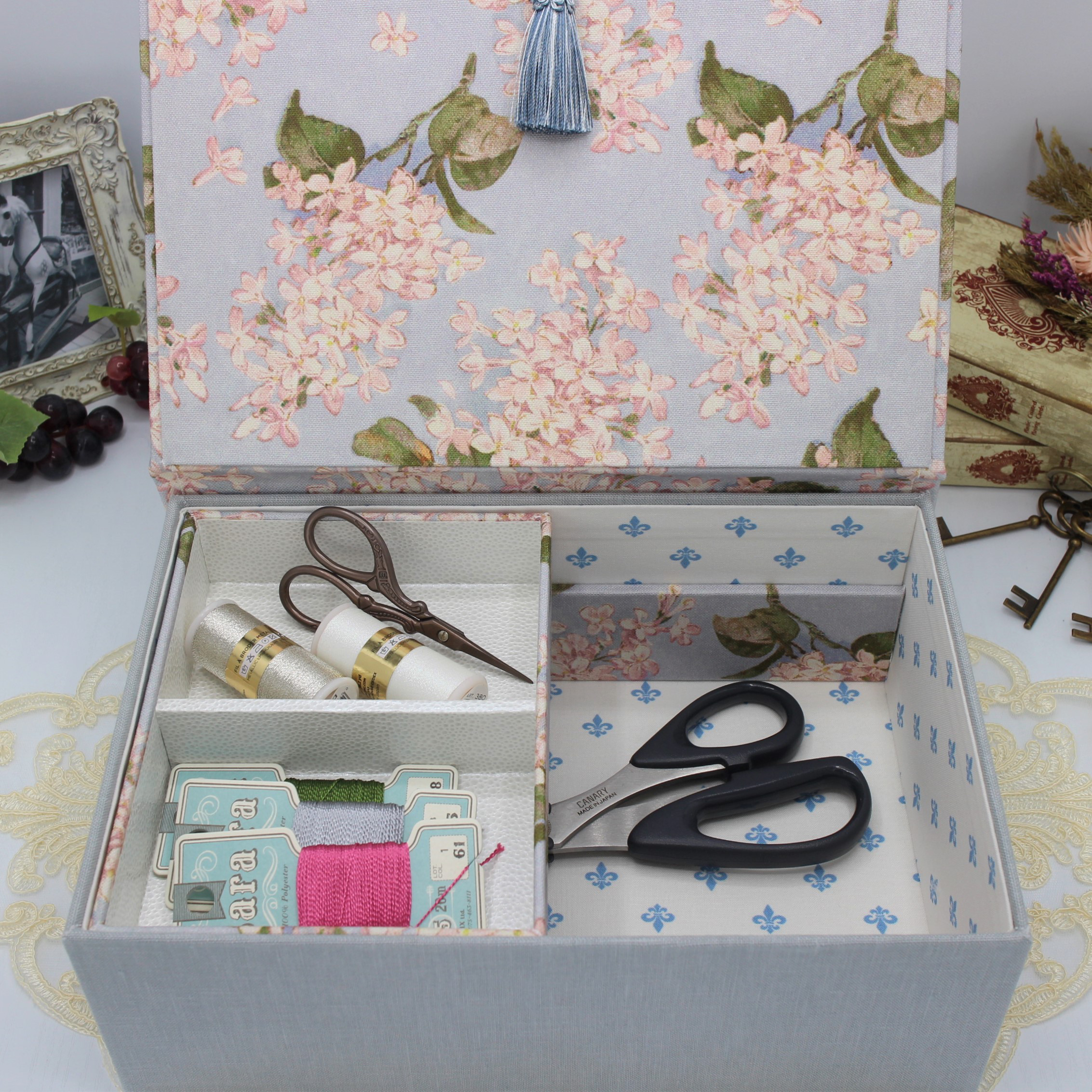 【受注制作】リバティ生地使用♪　２段ツールボックス / 裁縫箱 （アーカイブライラック / ブルー）