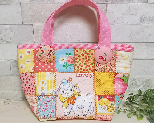 パッチワークバッグ　 小さなトートバッグ ハンドメイド　猫 パッチワークバッグ ハンドメイド 小さなトートバッグ 布