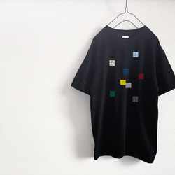 8 colors　四角形のカラフル　Tシャツ（黒） 3枚目の画像