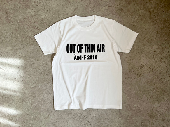 シンプルで合わせやすい♪大人のロゴTシャツ「out of thin air」 4枚目の画像