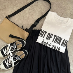 シンプルで合わせやすい♪大人のロゴTシャツ「out of thin air」 7枚目の画像