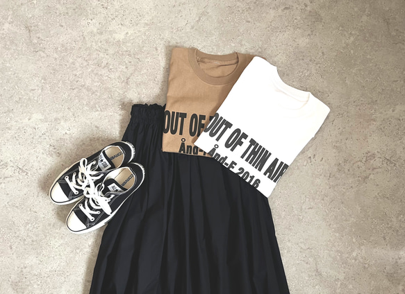 シンプルで合わせやすい♪大人のロゴTシャツ「out of thin air」 1枚目の画像