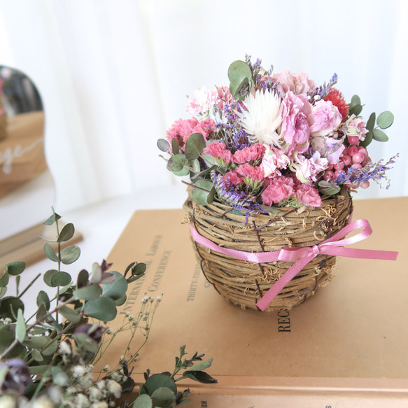 母の日フラワー【2023母の日】【特集掲載】sweet pink mini flower basket ドライフラワー 7枚目の画像