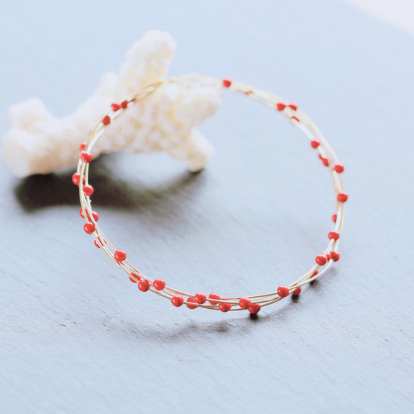 【特集掲載】差し色レッド❤️ 14kgf Swarovski Pearl Coral Twist Bangle 4枚目の画像