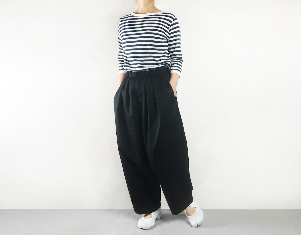 丸いボリュームワイドパンツ / ウエストゴム / かわいい後ろ姿 / 綺麗