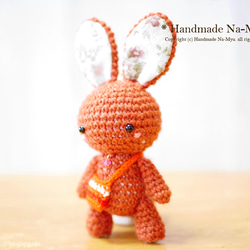 ★即日発送★fabric&wool★ お出かけウサギちゃん（茶色）立ち姿・約11cm／Mサイズ 2枚目の画像