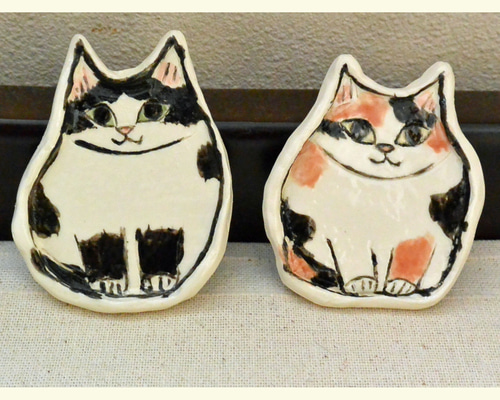 一体型四つ足猫皿（猫器）【ハチワレ？♀ver】陶芸、作家、一点物 一体型四つ足猫皿（猫器）【ハチワレ？♀ver】陶芸、作家、一点物