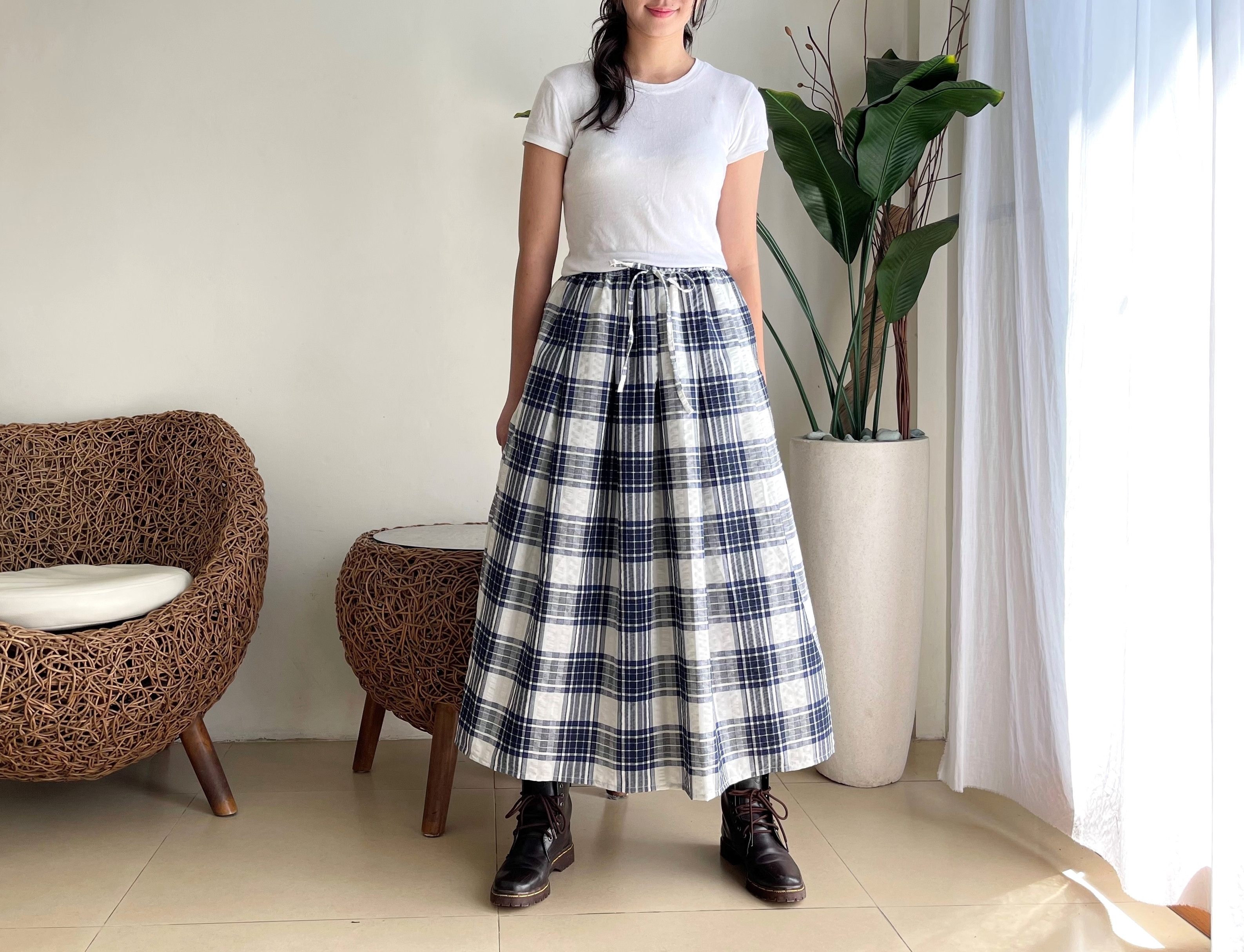 ロングプリーツスカート♪コットンシワ加工素材（白紺タータン