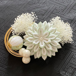 《受注製作》和装髪飾り 黄緑色 成人式 結婚式 卒業式 七五三 つまみ細工 かすみ草 5枚目の画像