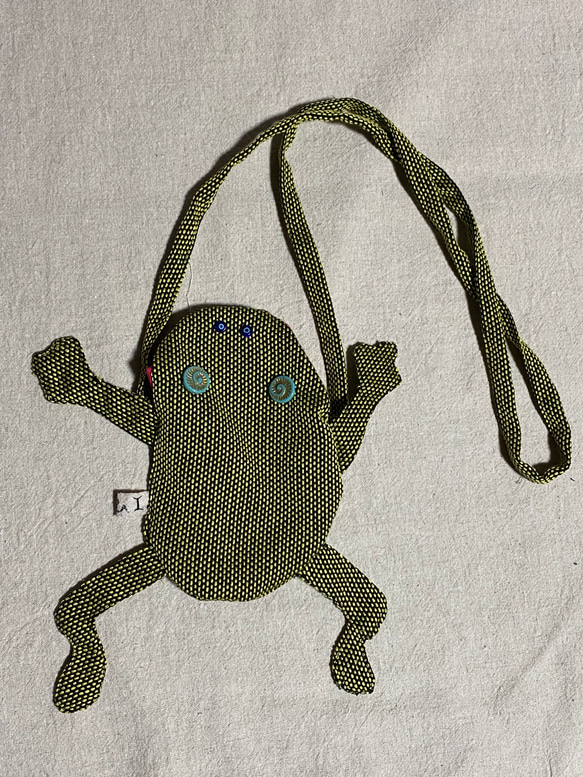 Frog shaped braided crossbody bag clearance