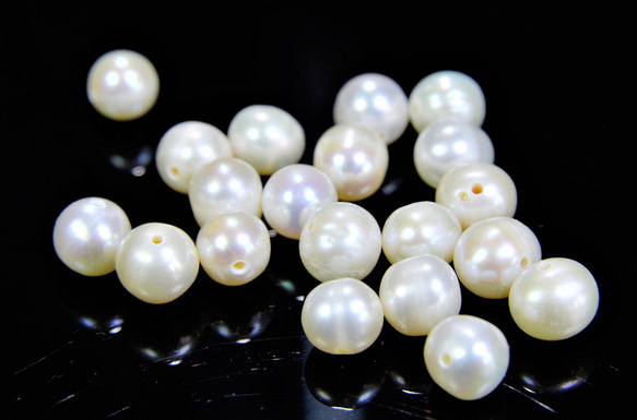 天然淡水パール（丸型）真珠/ナチュラル真珠パーツ/トレンドパーツ　　１個　ハンドメイド素材 1枚目の画像