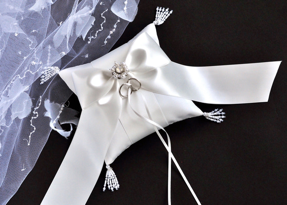 【再販】クチュール感覚のプリンセス　リングピロー　ホワイトリボン　パール　スワロフスキー 5枚目の画像