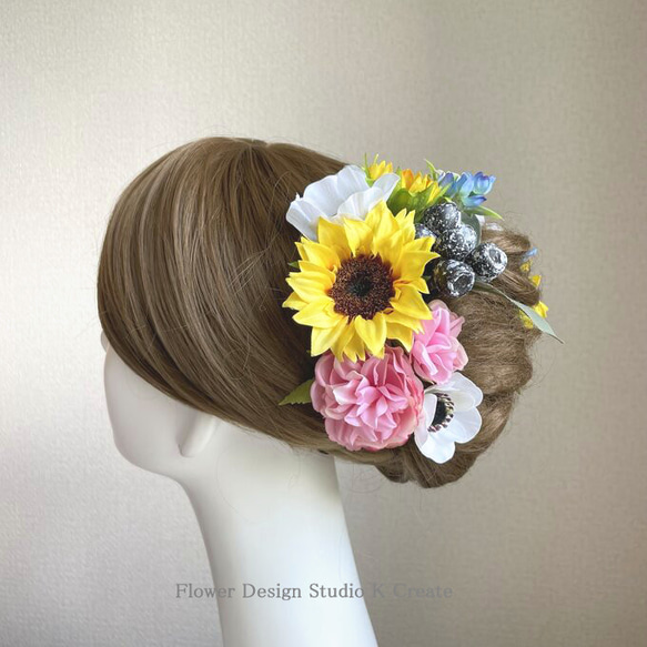 向日葵と白いアネモネのヘッドドレス　ヒマワリ　ひまわり　髪飾り　ウェディング ブライダル　花嫁ヘア　成人式　結婚式 2枚目の画像