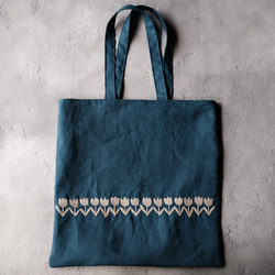 Tote40  Blue チューリップ刺しゅうトートバッグ 1枚目の画像