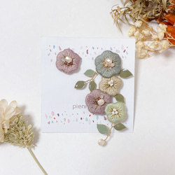 くすみカラーのたっぷりお花刺繍ピアス/イヤリング 4枚目の画像