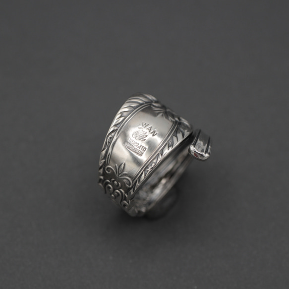 神秘裝飾的銀戒指@還有一隻天鵝|復古|銀|勺形戒指|洛可可風格|花卉|設計|美麗|美麗的形式 第1張的照片