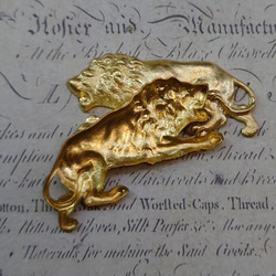 BEHOLD− 獅子 左向き 1個 真鍮製 ライオン 動物 百獣の王 アメリカ製 パーツ スタンピング ヴィンテージ風 3枚目の画像