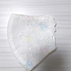 【送料込み】不織布マスクカバー ホワイトパステルカラーお花刺繍     結婚式 肌に優しい  ブライダル 3枚目の画像