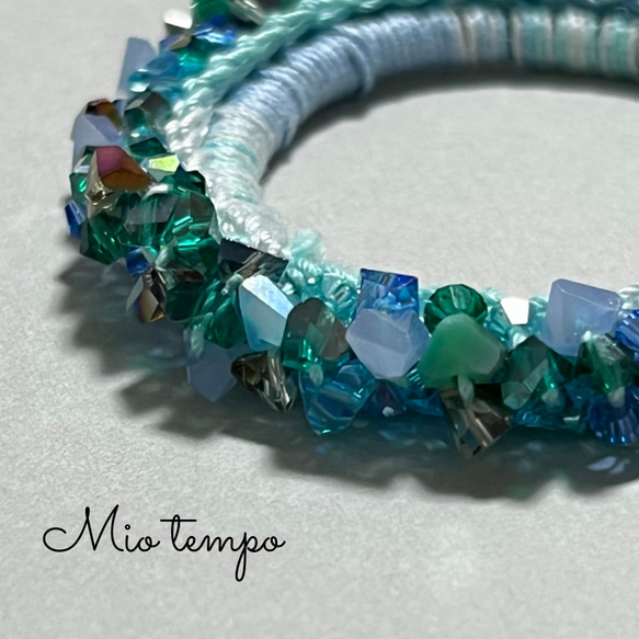 シュシュ  ヘアゴム  スモーク/グリーン/ウッドビーズ ターコイズ ブルー のクロッシェ シュシュ かぎ針編み ビジュー ビーズ