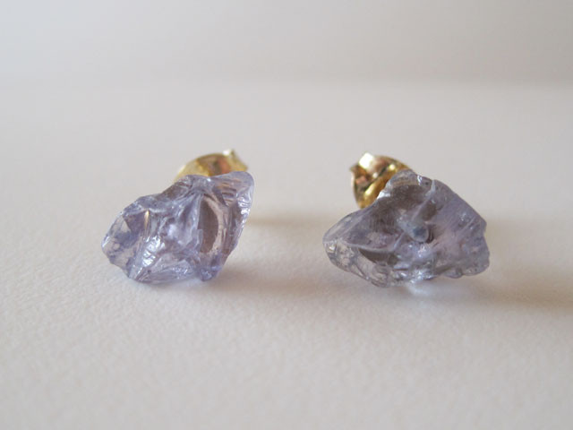タンザナイトの原石ピアス/tanzania 14kgf