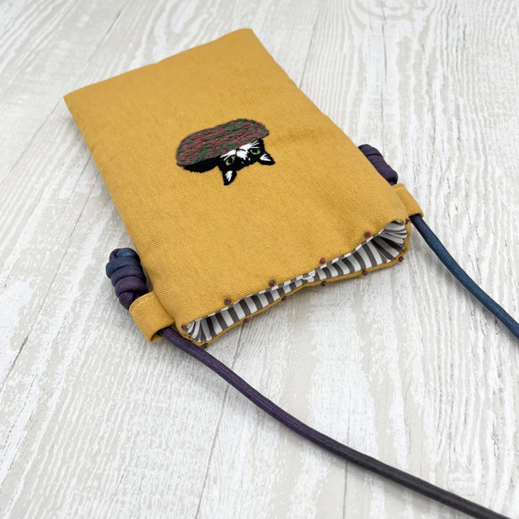 　手刺繡スマホショルダーかご猫 4枚目の画像