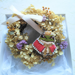 ビーズ刺繍ブローチ カエル×王様（正面向き） ブローチ Beeeads 通販