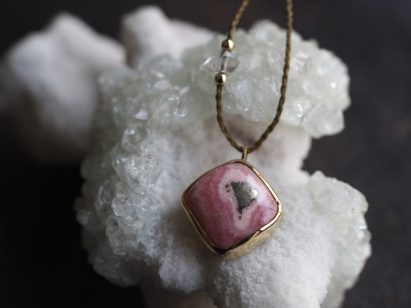 pyrite in rhodochrosite brass necklace (hanamushiro) 5枚目の画像