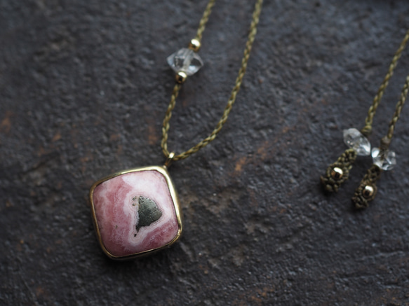 pyrite in rhodochrosite brass necklace (hanamushiro) 3枚目の画像