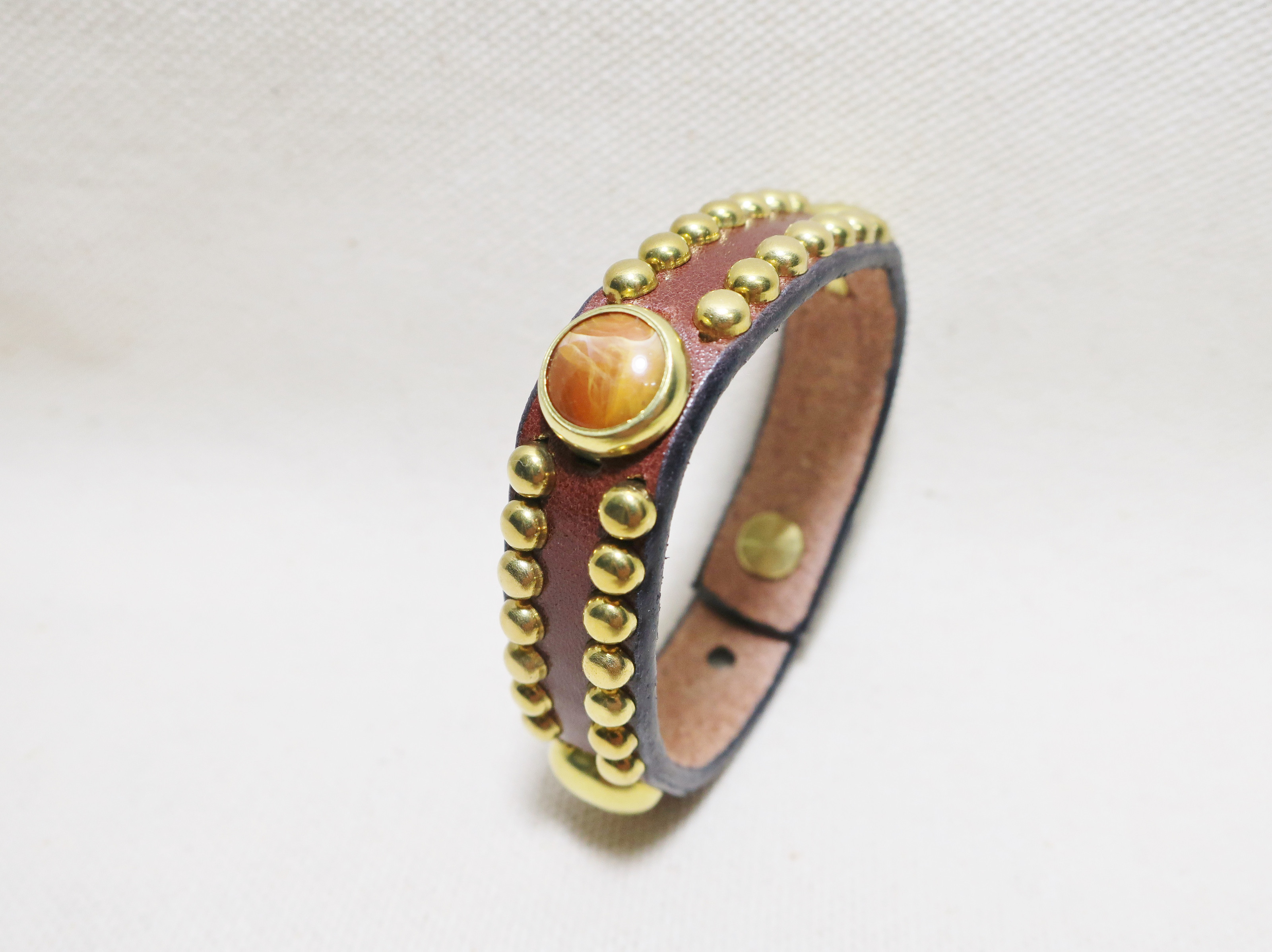 スタッズブレスレット サドルレザー レザーブレスレット レザークラフト 革小物 ハンドクラフト 限定品 新品未使用