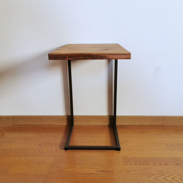 無垢材とアイアンの軽量サイドテーブル / ブラウン / 45×30×52cm/ 完成品 / 父の日 / シェルフ 8枚目の画像