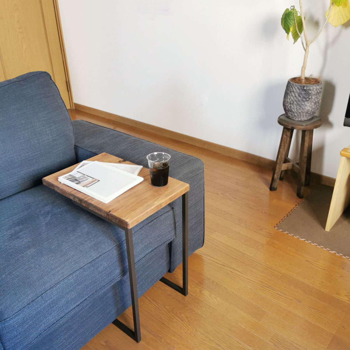 無垢材とアイアンの軽量サイドテーブル / ブラウン / 45×30×53cm/ 完成品 / 父の日 / シェルフ